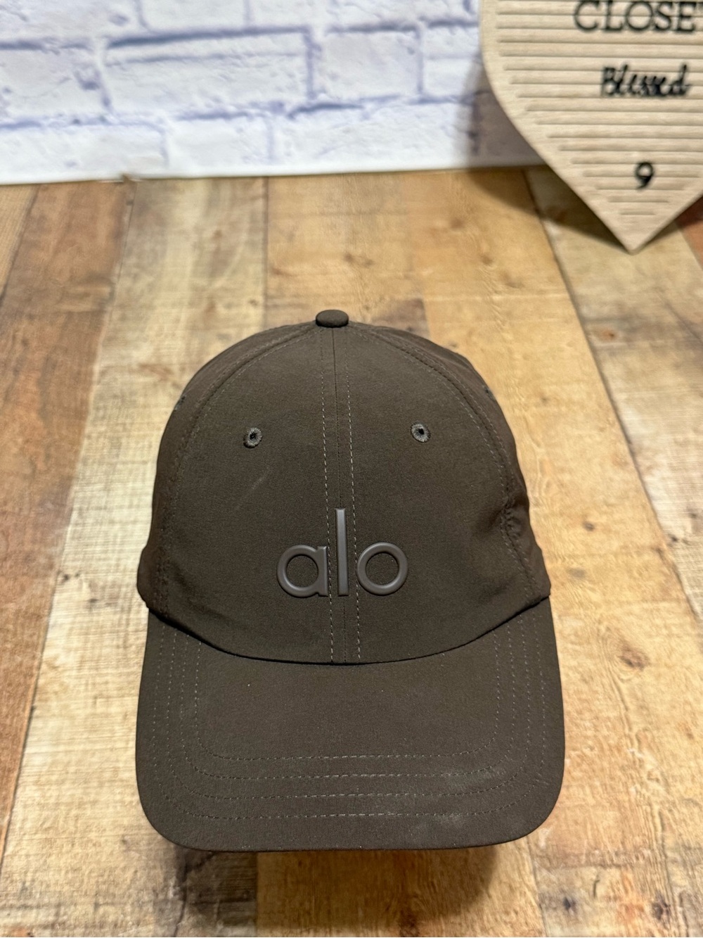 Alo Performance Off Duty Logo Cap in Espresso Brown